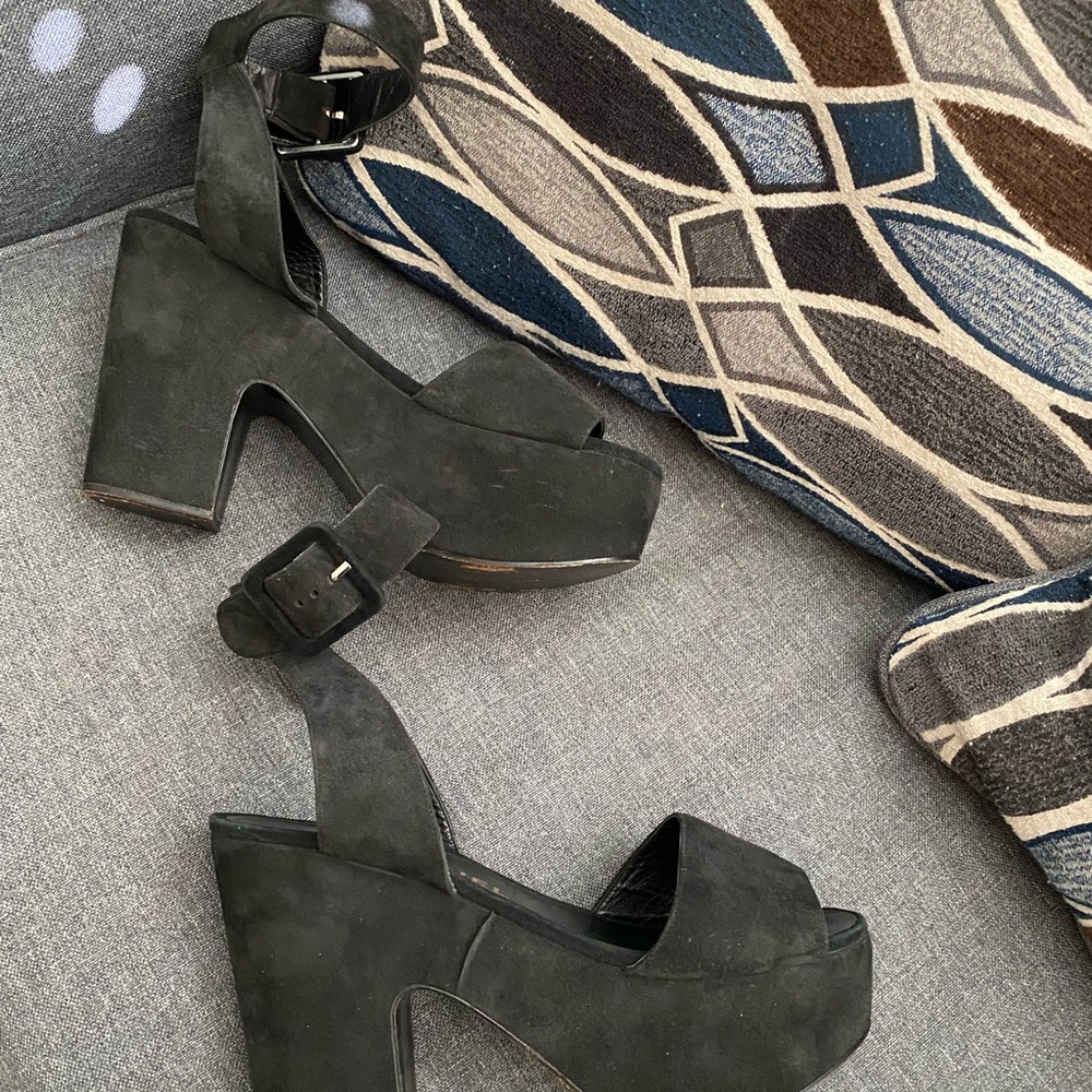 Vintage CHANEL Platform Leather - Picture 6 of 7